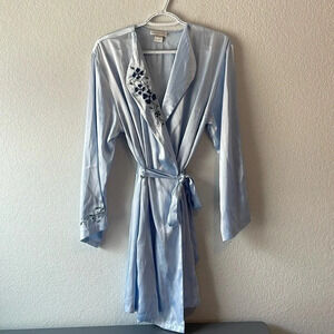 Jones New York L/XL satin like robe